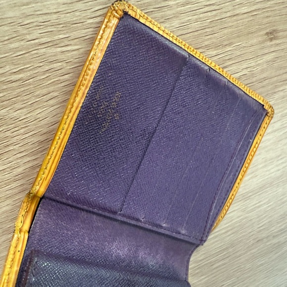 Authentic Vintage Louis Vuitton Epi Leather 1997 Porte-Billets Compact Wallet - Picture 5 of 12